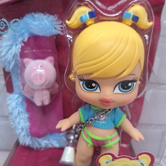 NEW Bratz Babyz Cloe Baby doll 5" 2023 MGA Entertainment w/ accessory + Blanket - Picture 2 of 7